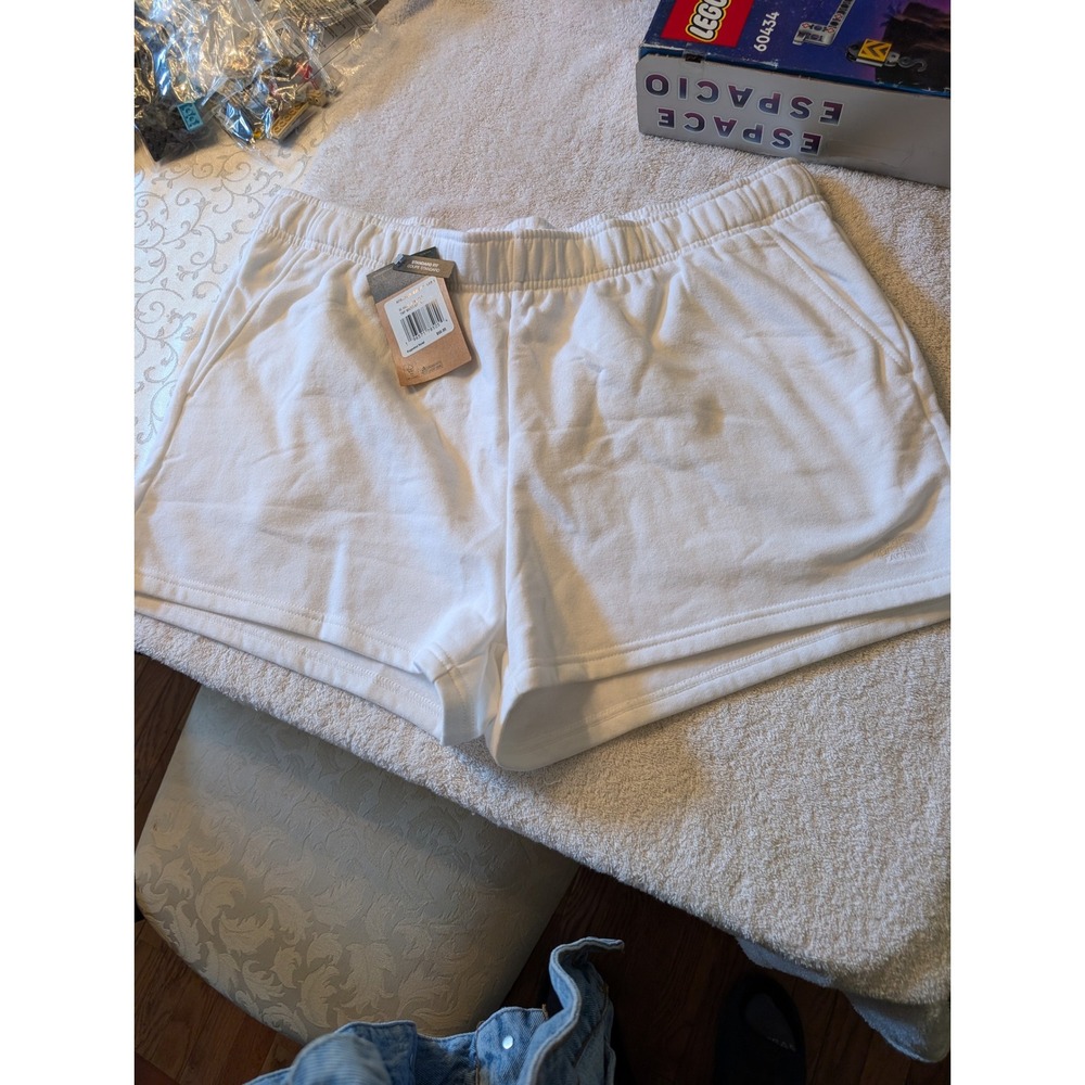The North Face W Half Dome Fleece Shorts White XXL NEW (MSRP $50)